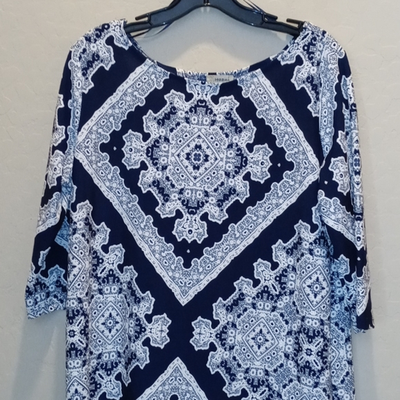 Haani Navy whitte Dress - Picture 2 of 5